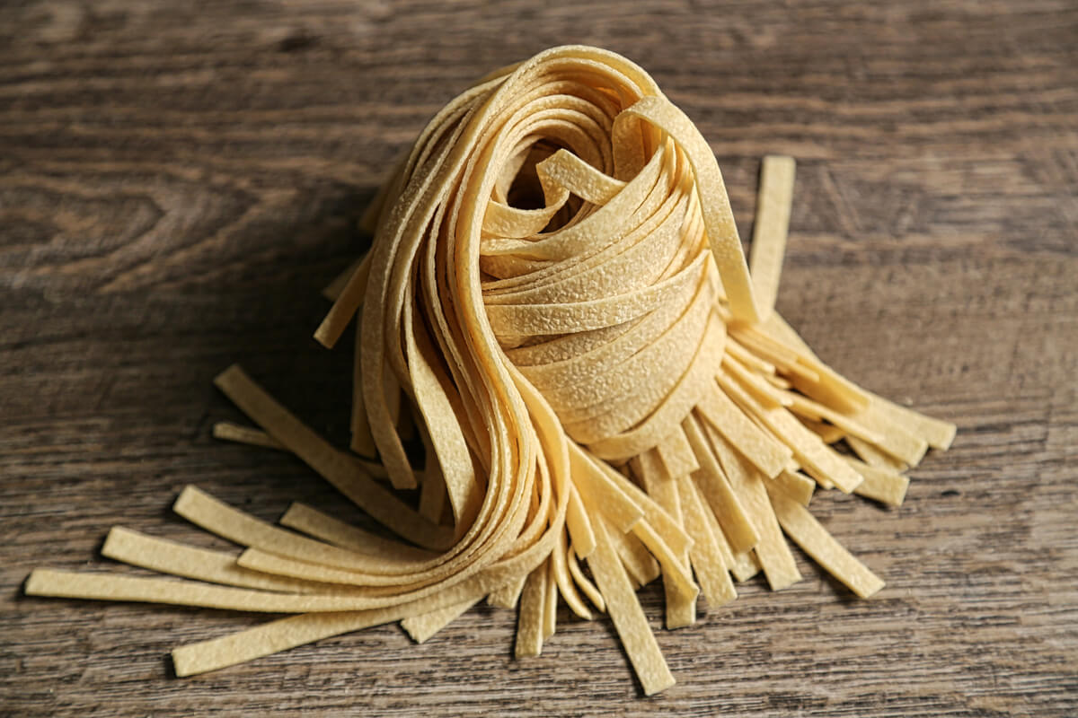 Commonly served with alfredo sauce, fettuccine is a long pasta with the perfect texture to carry thick sauces, making every bite rich with flavor. This shape is traditionally from north-central Italy and means 