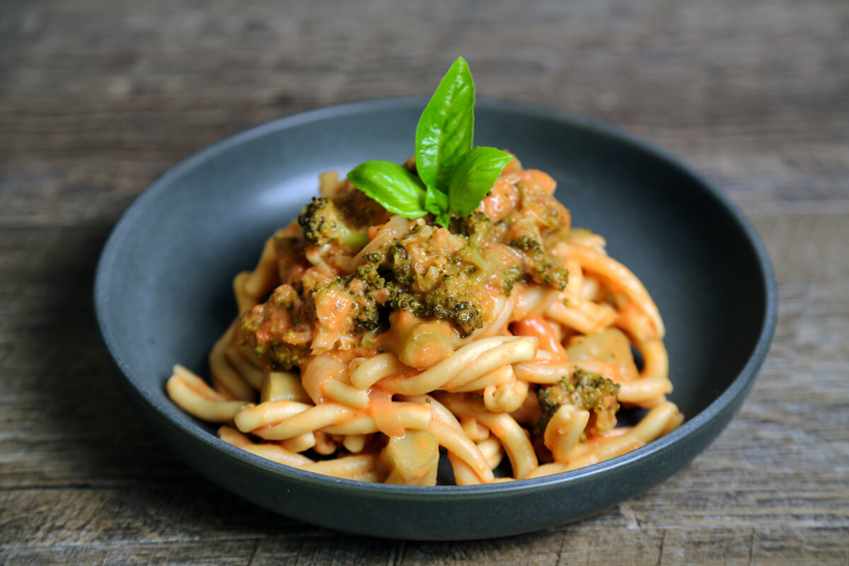 We enhance our classic vodka sauce by adding healthy and fresh broccoli for the perfect combination of flavors.