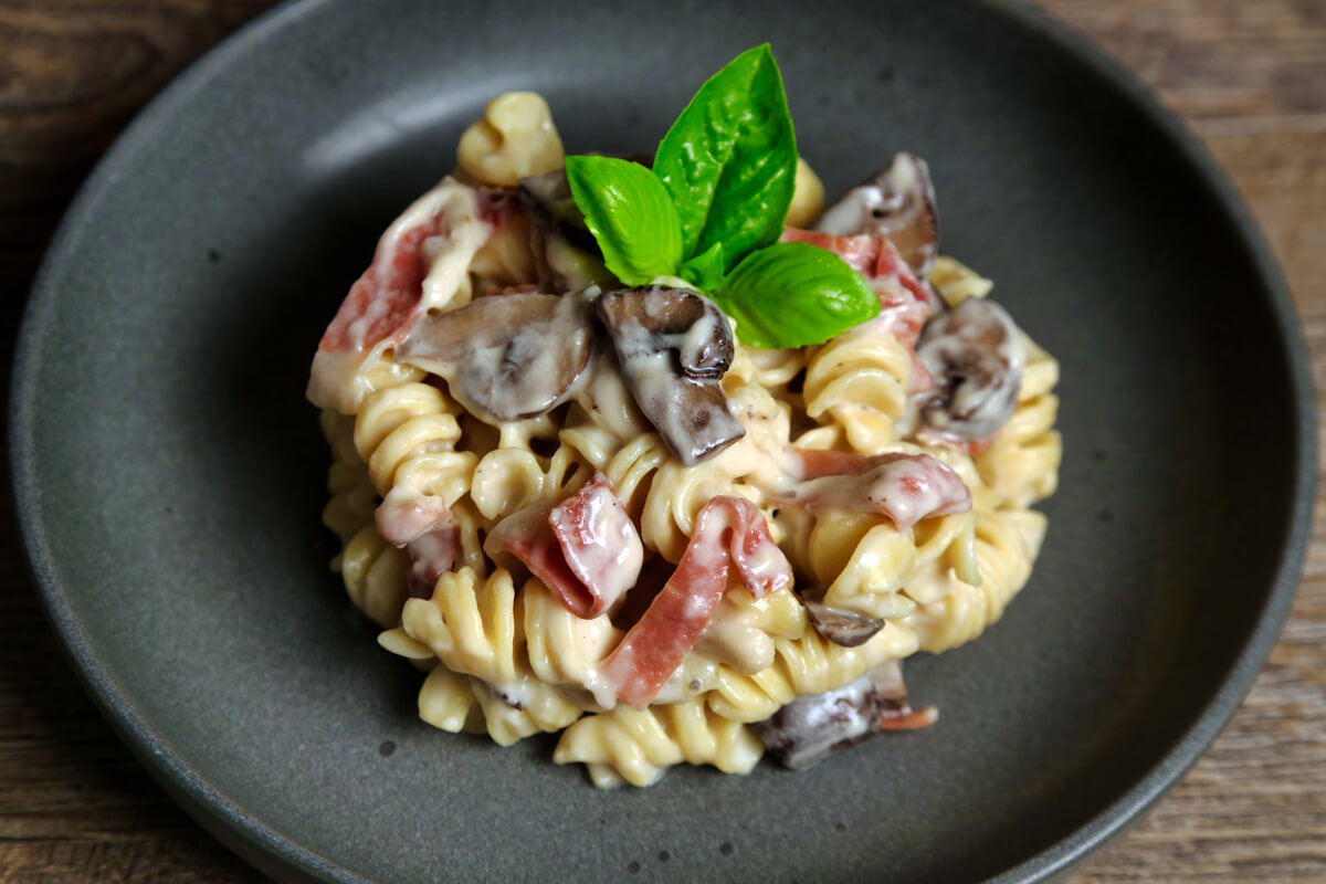 This popular italian preparation of our traditional alfredo sauce starts with speck, a smoked and cured ham that originates from the north of Italy. Speck and sauteed mushrooms are enveloped in our creamy Alfredo sauce for a unique dish that is sure to be a new favorite!