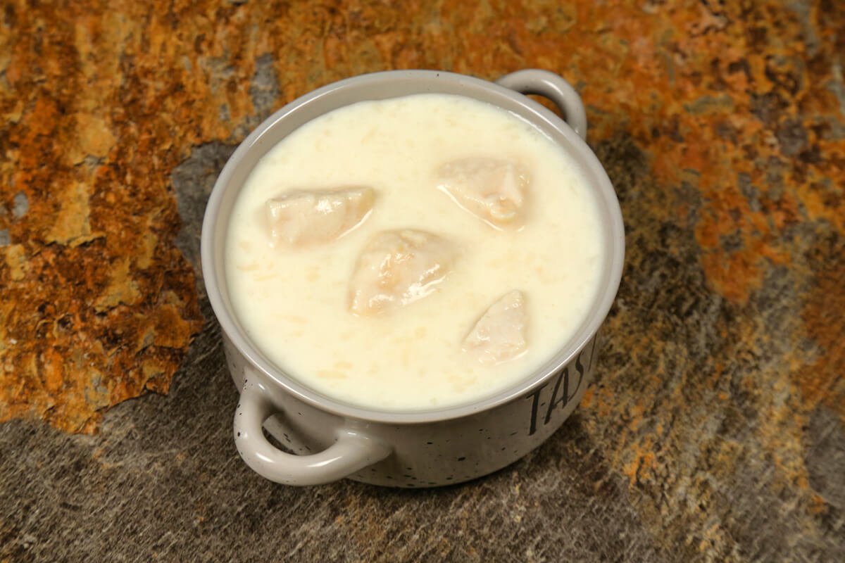 We add bites of chicken tenders to our irresistible alfredo sauce for a flavorful meal loaded with protein.