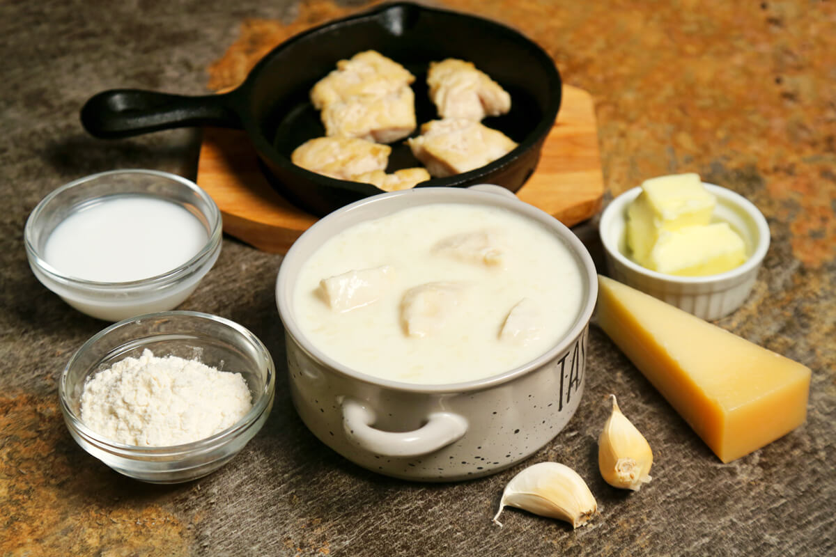We add bites of chicken tenders to our irresistible alfredo sauce for a flavorful meal loaded with protein.