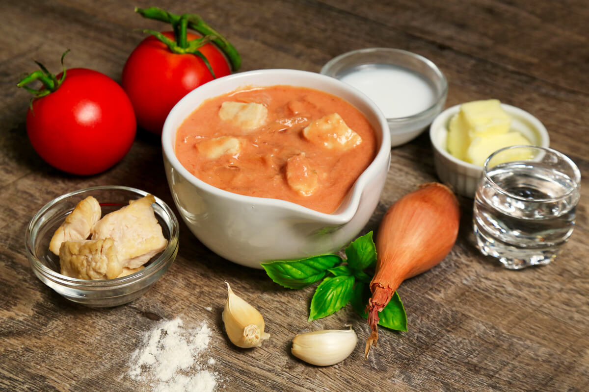 Our customers' favorite, this creamy and delicious sauce is paired with chicken for added protein and flavor.